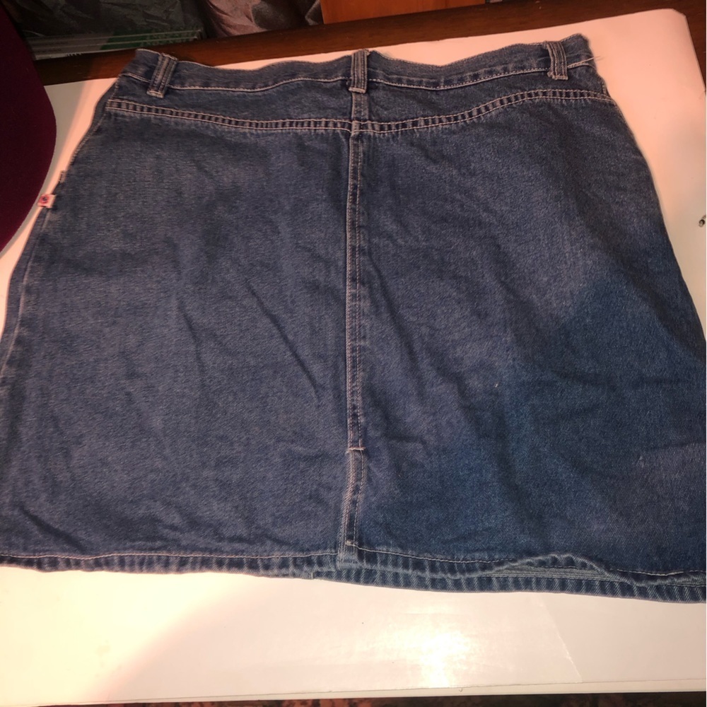 Vintage Higher State Jean skirt with flower embellishments. Pockets , zipper. - Picture 6 of 8